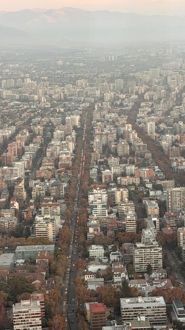 Sky Costanera, em Santiago, na caravana do Grand Tour Andino de maio de 2026