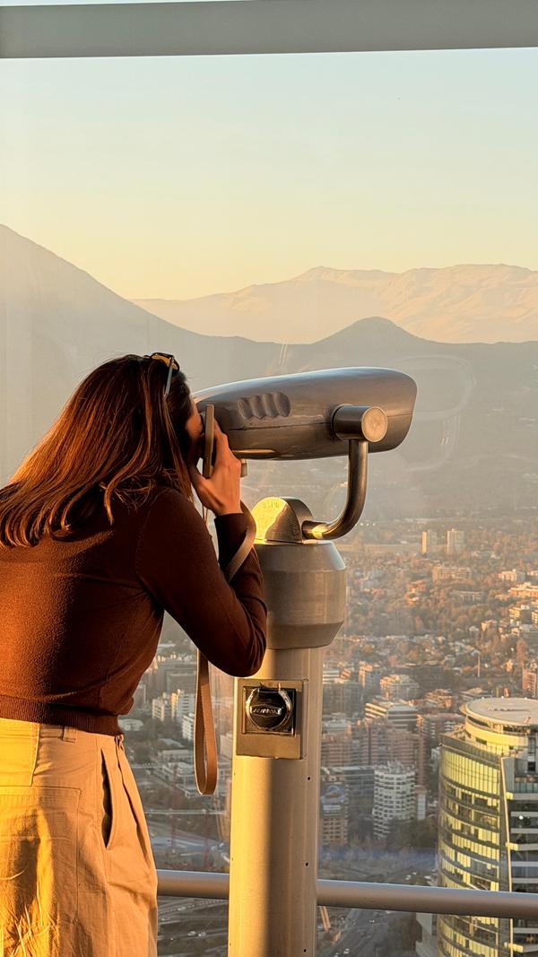 Sky Costanera, em Santiago, na caravana do Grand Tour Andino de maio de 2026
