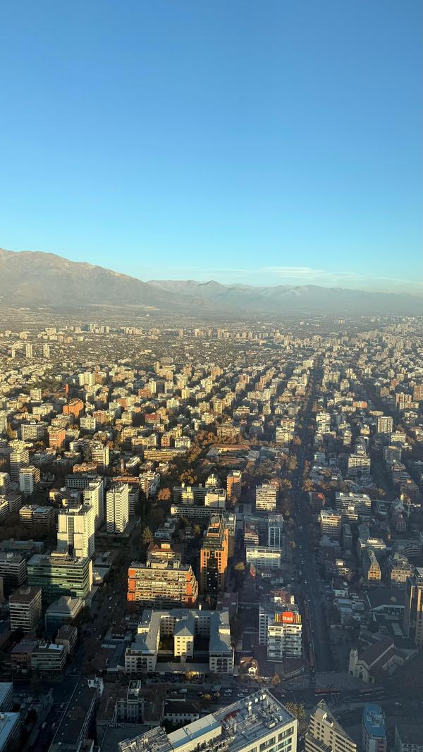 Sky Costanera, em Santiago, na caravana do Grand Tour Andino de maio de 2026
