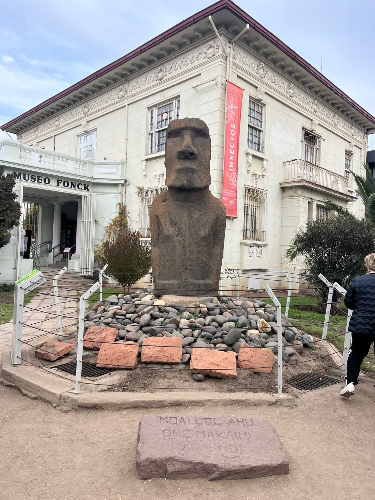 Viña del Mar, moai no Museu Fonck na caravana Grand Tour Andino