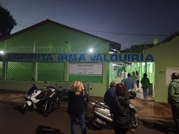 Chegada a centro espírita à noite, em Uberaba, na Caravana Minas Espirita de julho de 2026