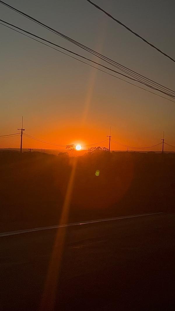 Pôr do sol visto da estrada, na Caravana Minas Espirita de julho de 2026