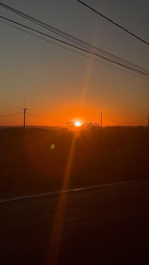 Pôr do sol visto da estrada, na Caravana Minas Espirita de julho de 2026