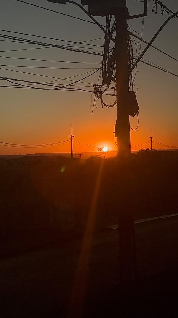 Pôr do sol visto da estrada, na Caravana Minas Espirita de julho de 2026