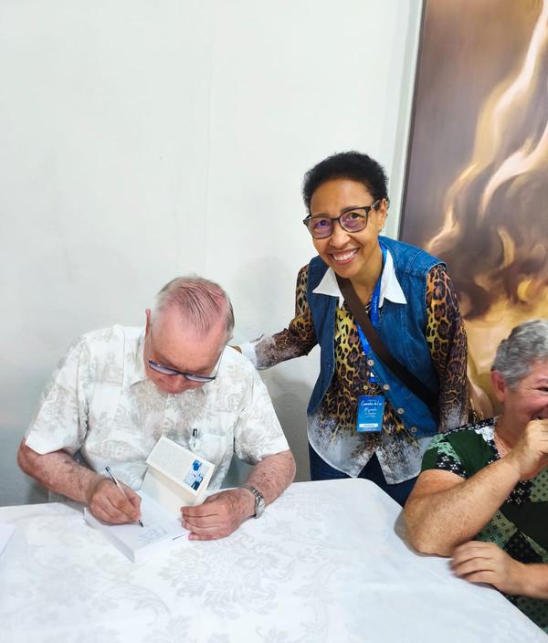 Sessao de autografos durante a caravana espirita de novembro de 2025