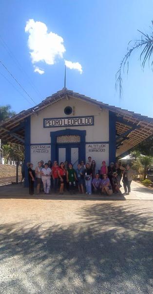 Grupo na antiga estação ferroviária de Pedro Leopoldo, em Minas Gerais, em julho de 2024.