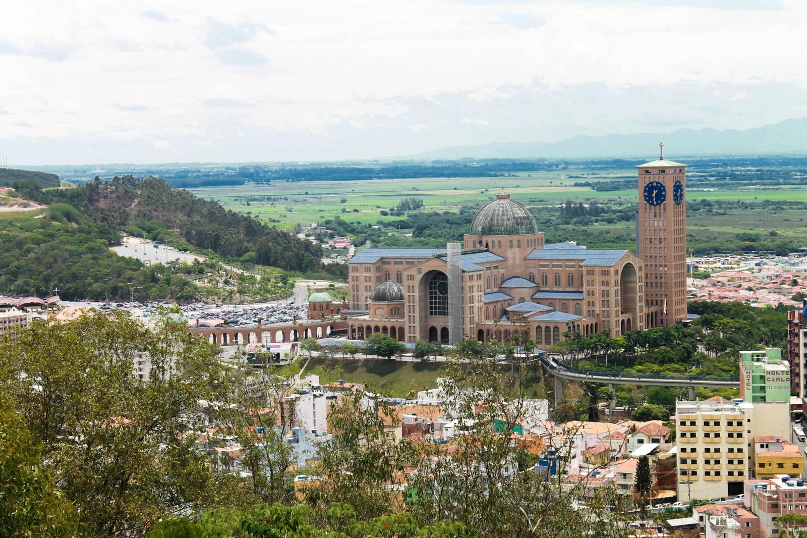 Junho 2026: Aparecida e Frei Galvão