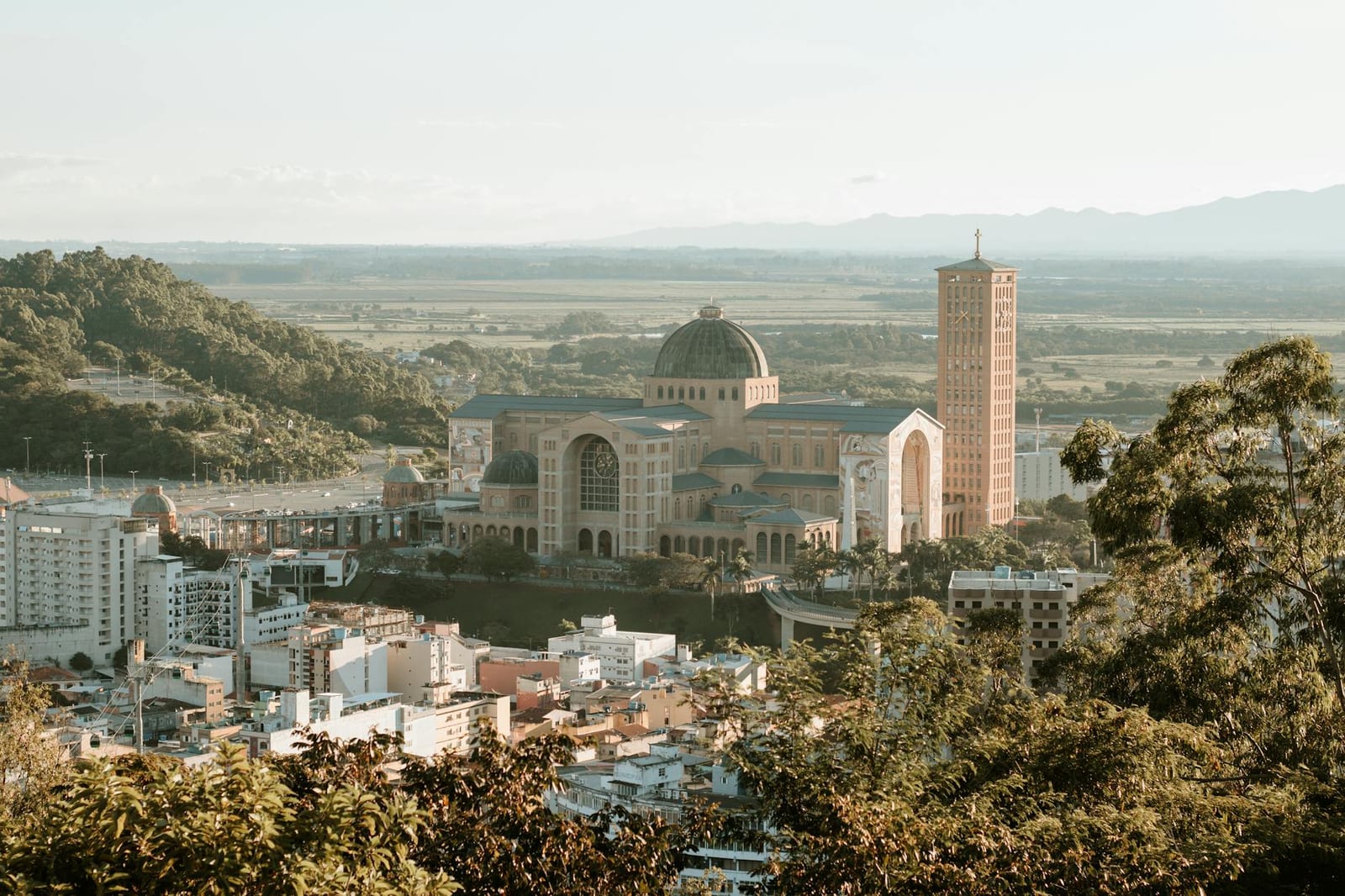 Aparecida e Guaratinguetá: o destino de fé que enche o coração de milhões