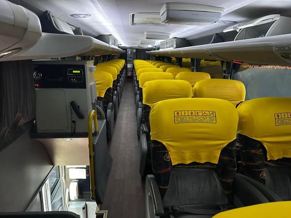 Poltronas do ônibus fretado para a caravana rumo a Aparecida e Frei Galvão