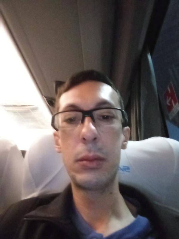Peregrino a bordo do ônibus, no início da viagem rumo a Aparecida