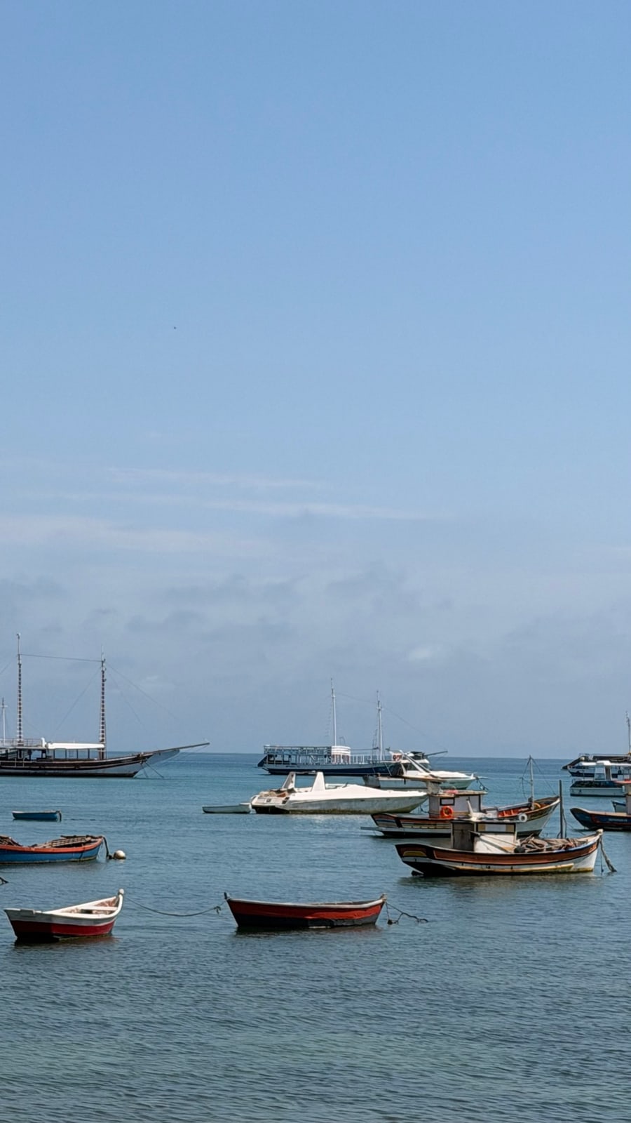 Barcos junto à orla