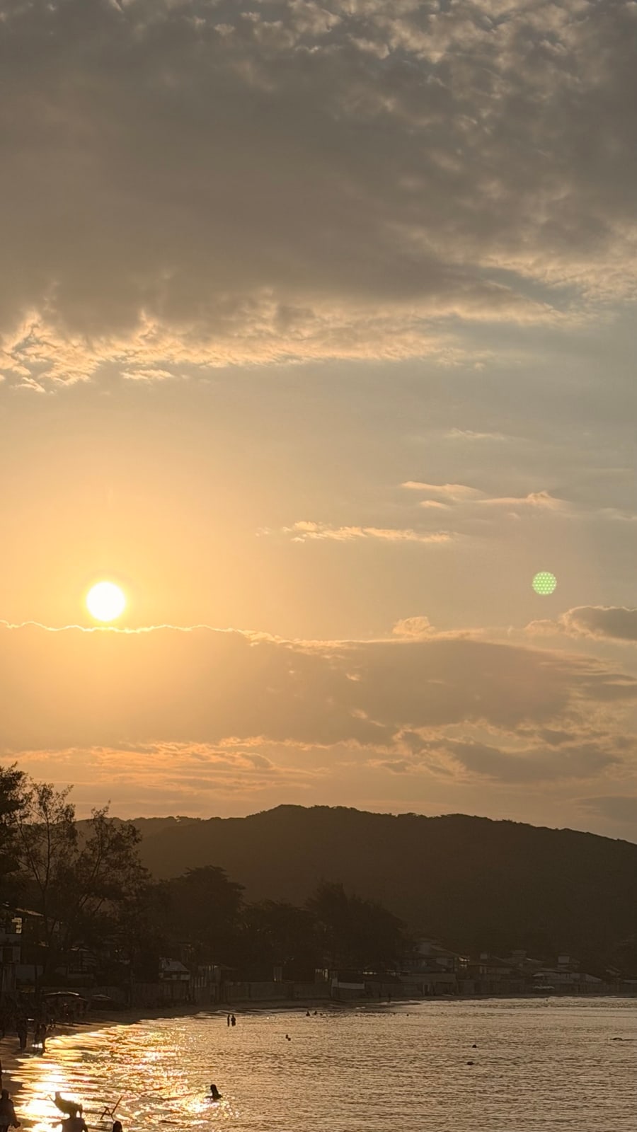 Pôr do sol dourado
