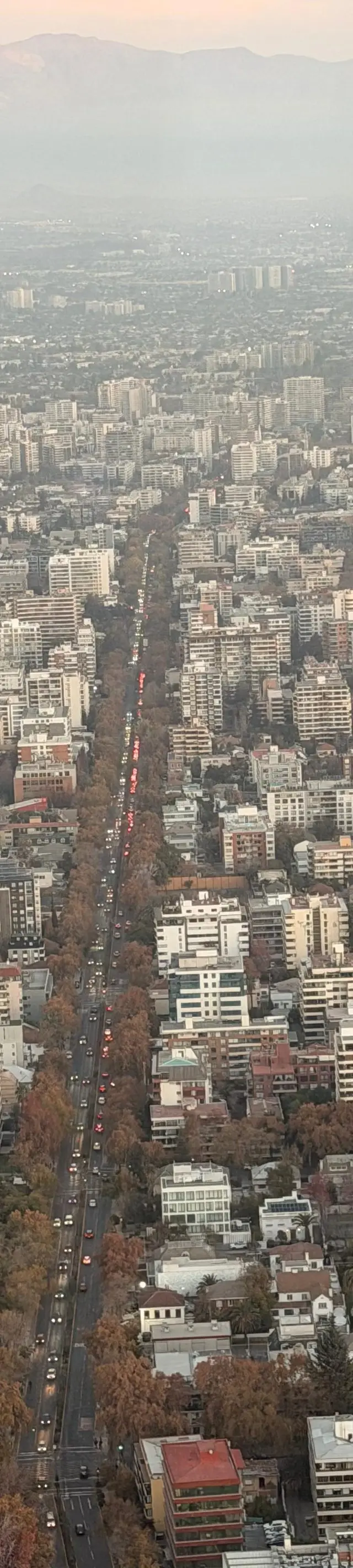 Sky Costanera, em Santiago, na caravana do Grand Tour Andino de maio de 2026