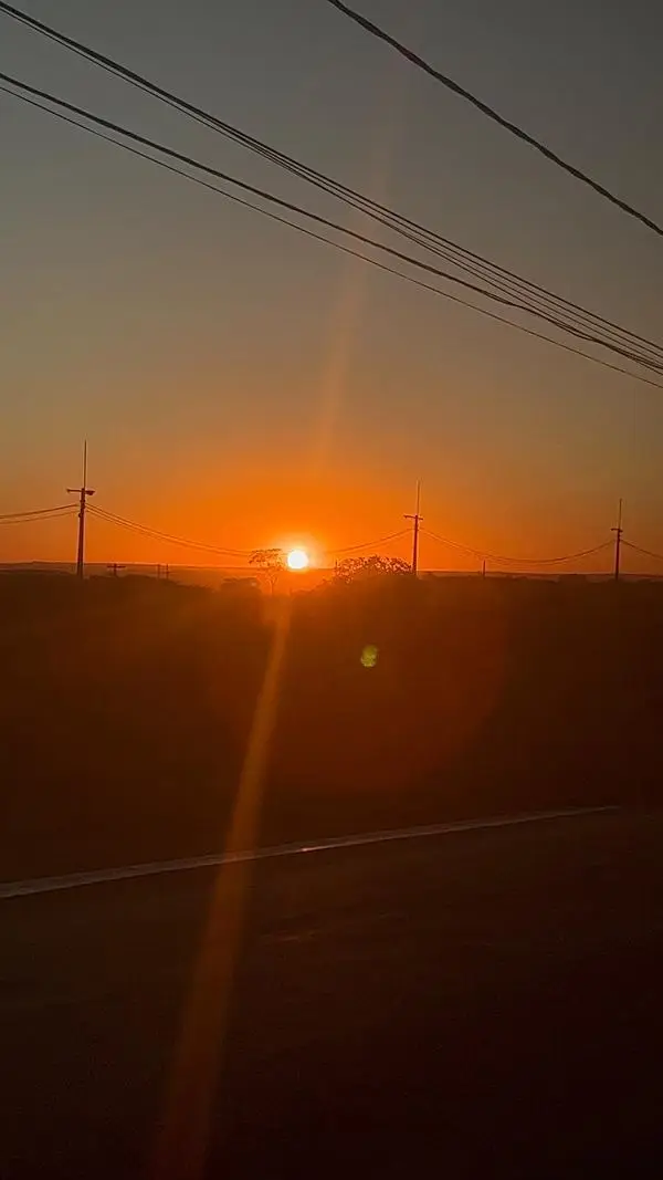 Pôr do sol visto da estrada, na Caravana Minas Espirita de julho de 2026