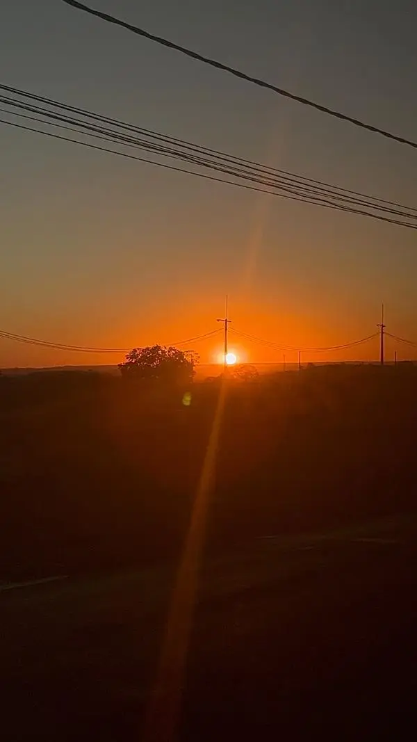Pôr do sol visto da estrada, na Caravana Minas Espirita de julho de 2026