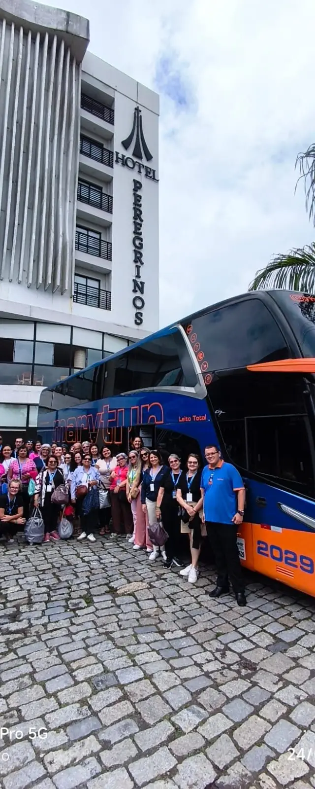 Grupo em frente ao hotel em Aparecida, durante a caravana de janeiro de 2026