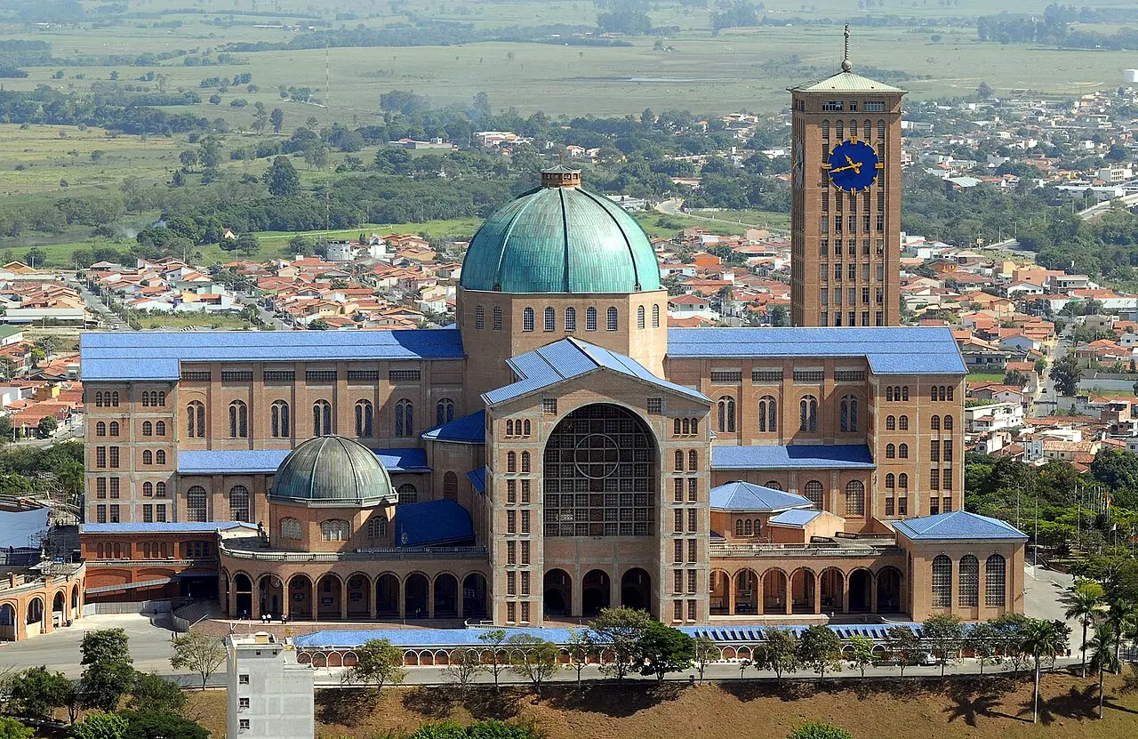 Santuário Nacional de Aparecida: datas da construção da Basílica Nova, segundo o próprio santuário