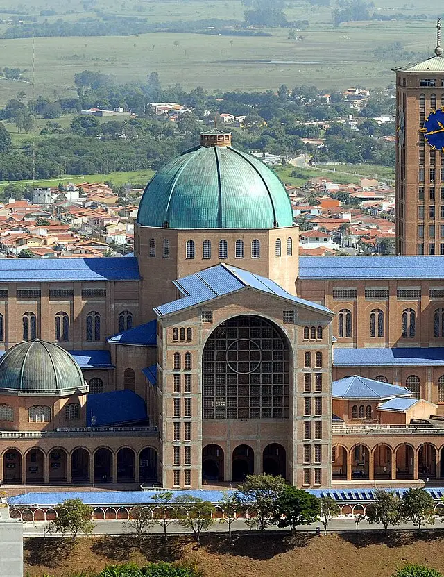 Santuário Nacional de Aparecida: datas da construção da Basílica Nova, segundo o próprio santuário