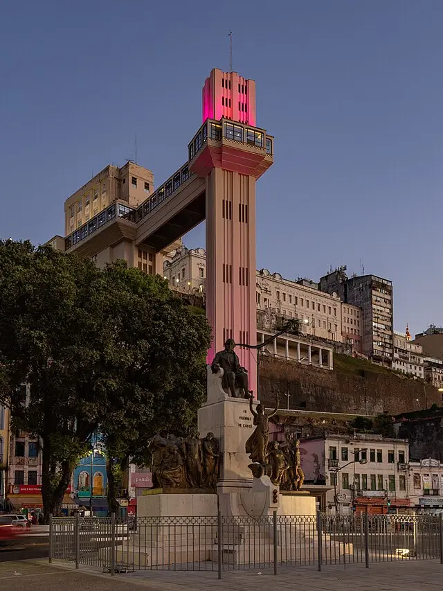 Vai ao centenário de Divaldo Franco em Salvador? Checklist de ingresso, idade mínima, reembolso e bagagem