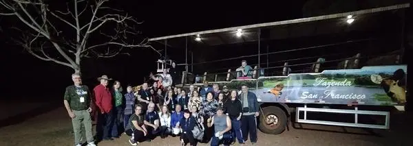 Grupo na Fazenda San Francisco antes do safari, na Caravana Pantanal de outubro de 2025.