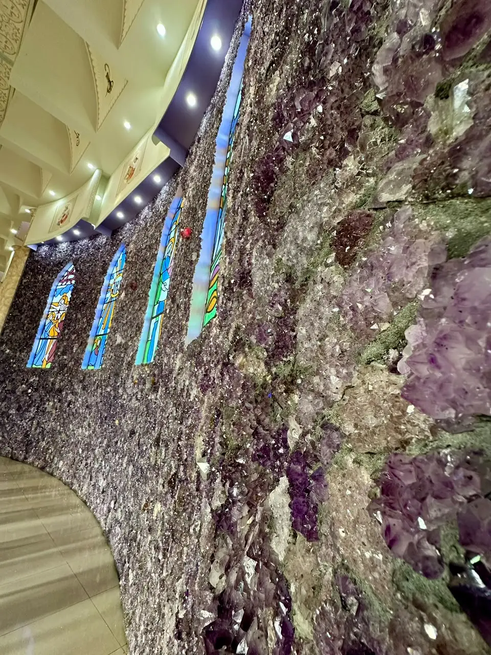 A igreja revestida de ametista: a história da Igreja Matriz São Gabriel